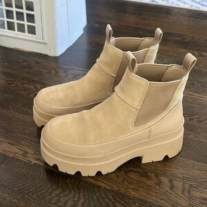 UGG Brisbane Chelsea Platform Boots W